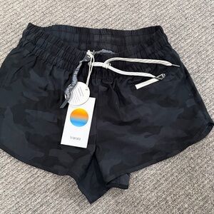 Vuori Tavi Short in black camo size XS Running or Athletic Shorts